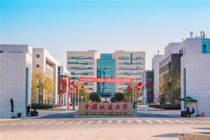 广州美术高考班将承认联考成绩的83所院都整理处理了,70