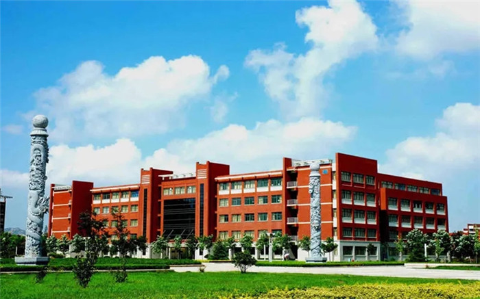 广州美术高考班将承认联考成绩的83所院都整理处理了,51