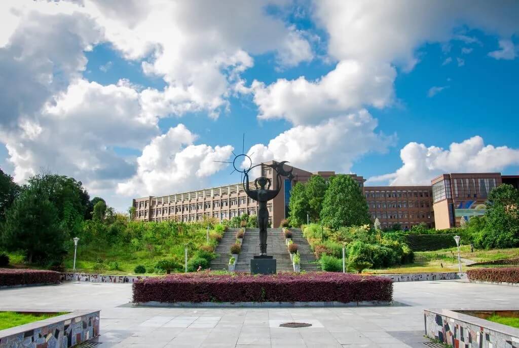 美术专业不比美院差的大学，美术生不容错过！4